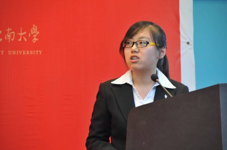 郭睿同学作学术报告