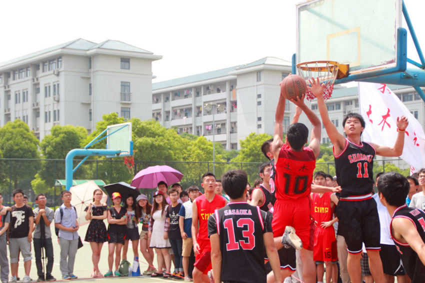 大学生男篮比赛
